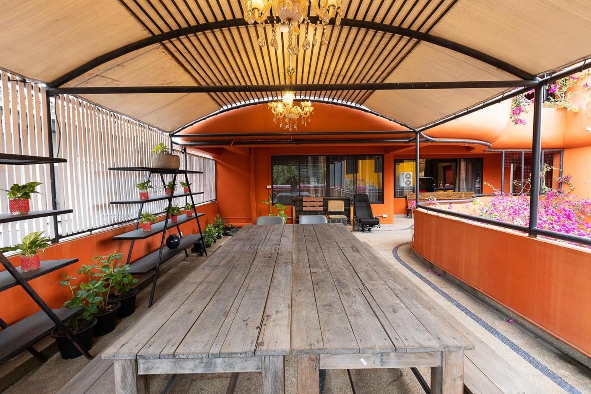 Orange Lodge Bangkok Exterior photo