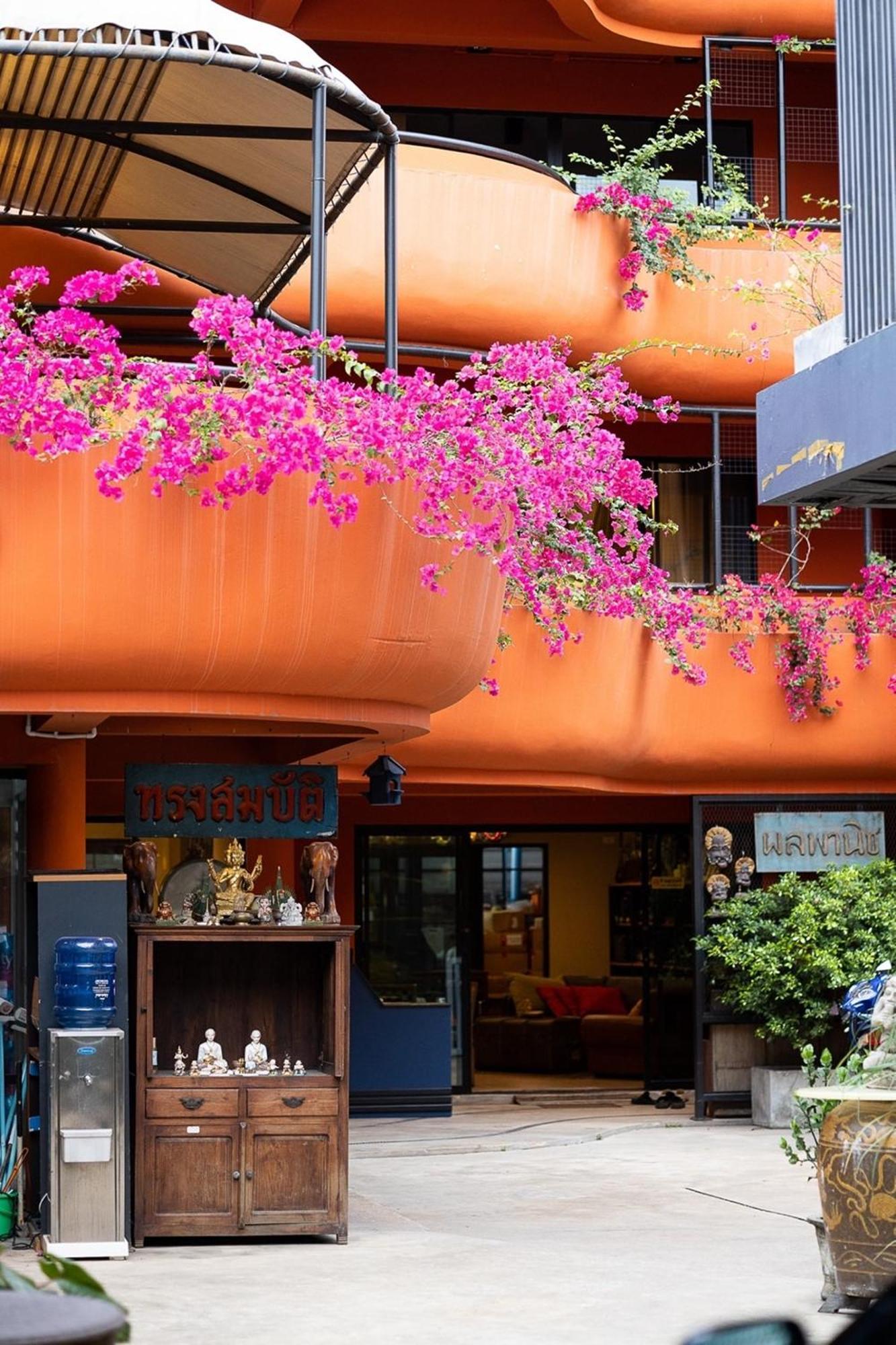 Orange Lodge Bangkok Exterior photo